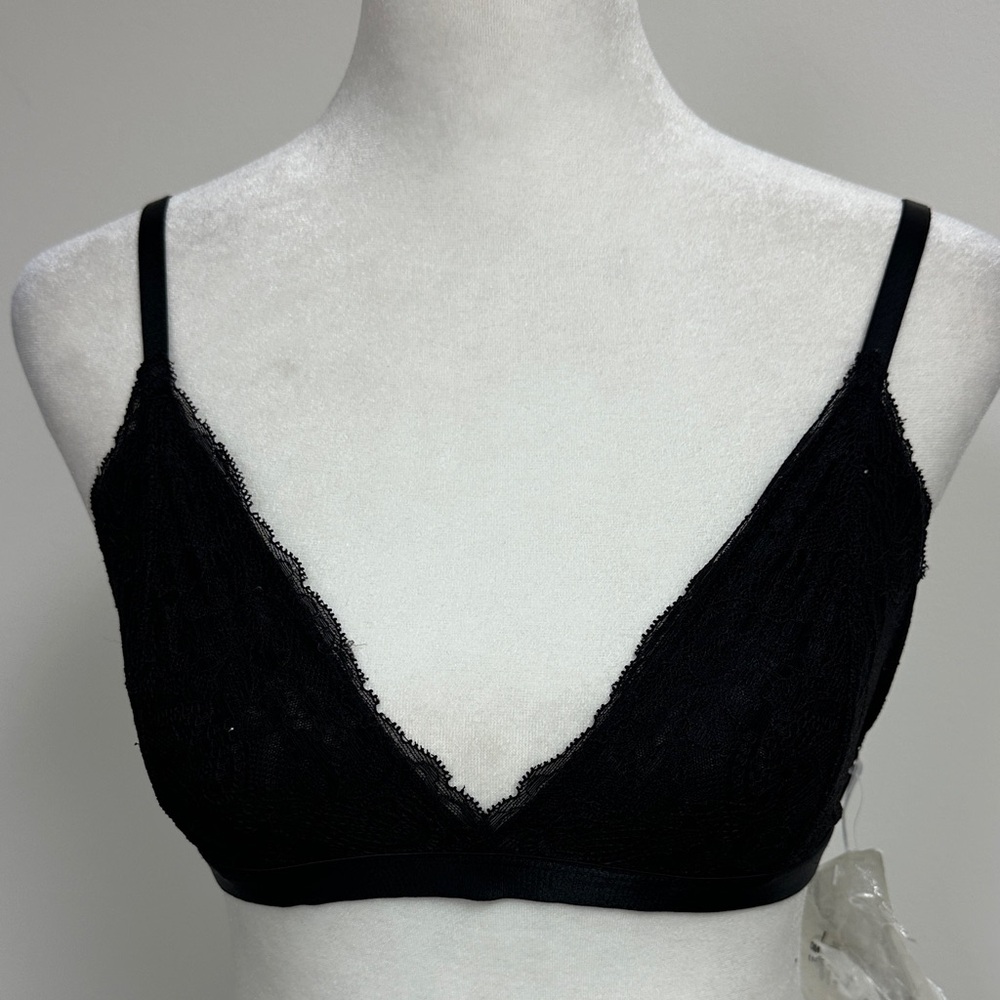 Express Intimates Black Lace Bralette Soft Cup Lightly Lined Size Medium